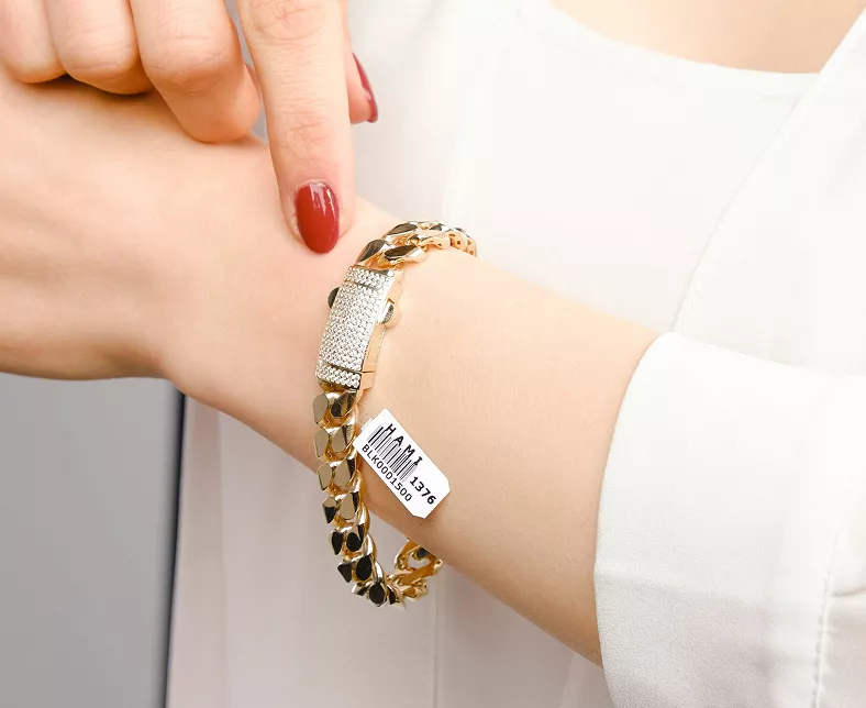 Gold chain link bracelet